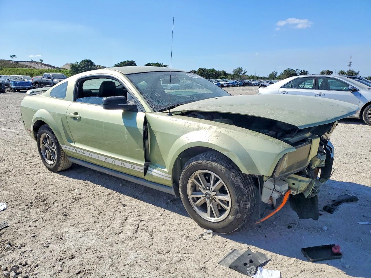 2005 FORD MUSTANG photo 4