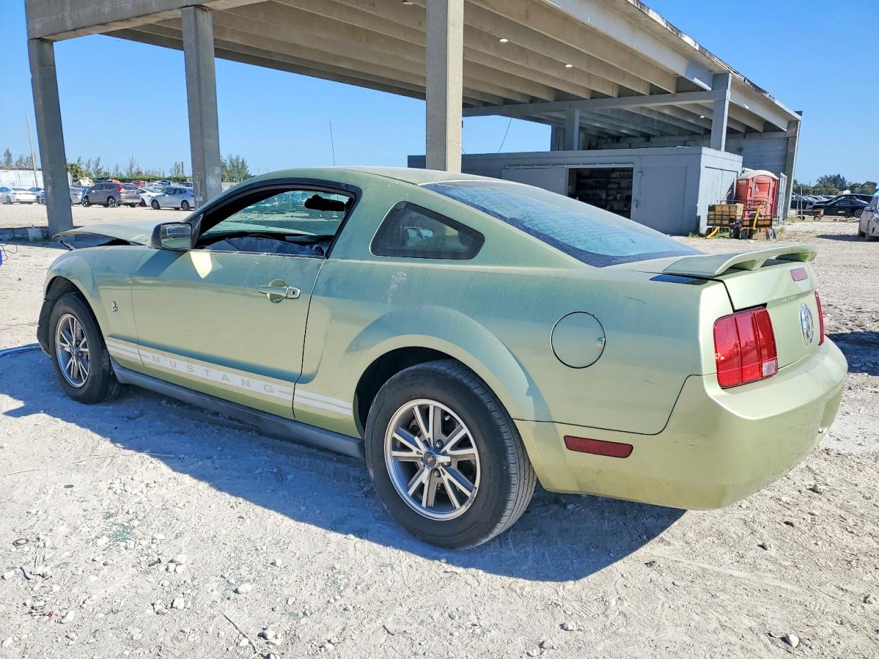 2005 FORD MUSTANG photo 2