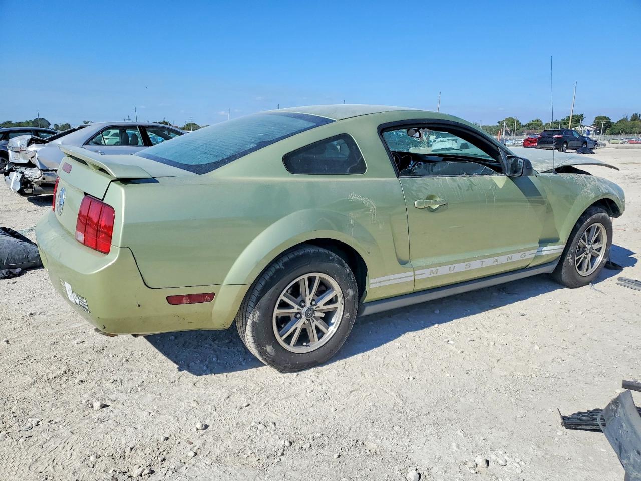 2005 FORD MUSTANG photo 3