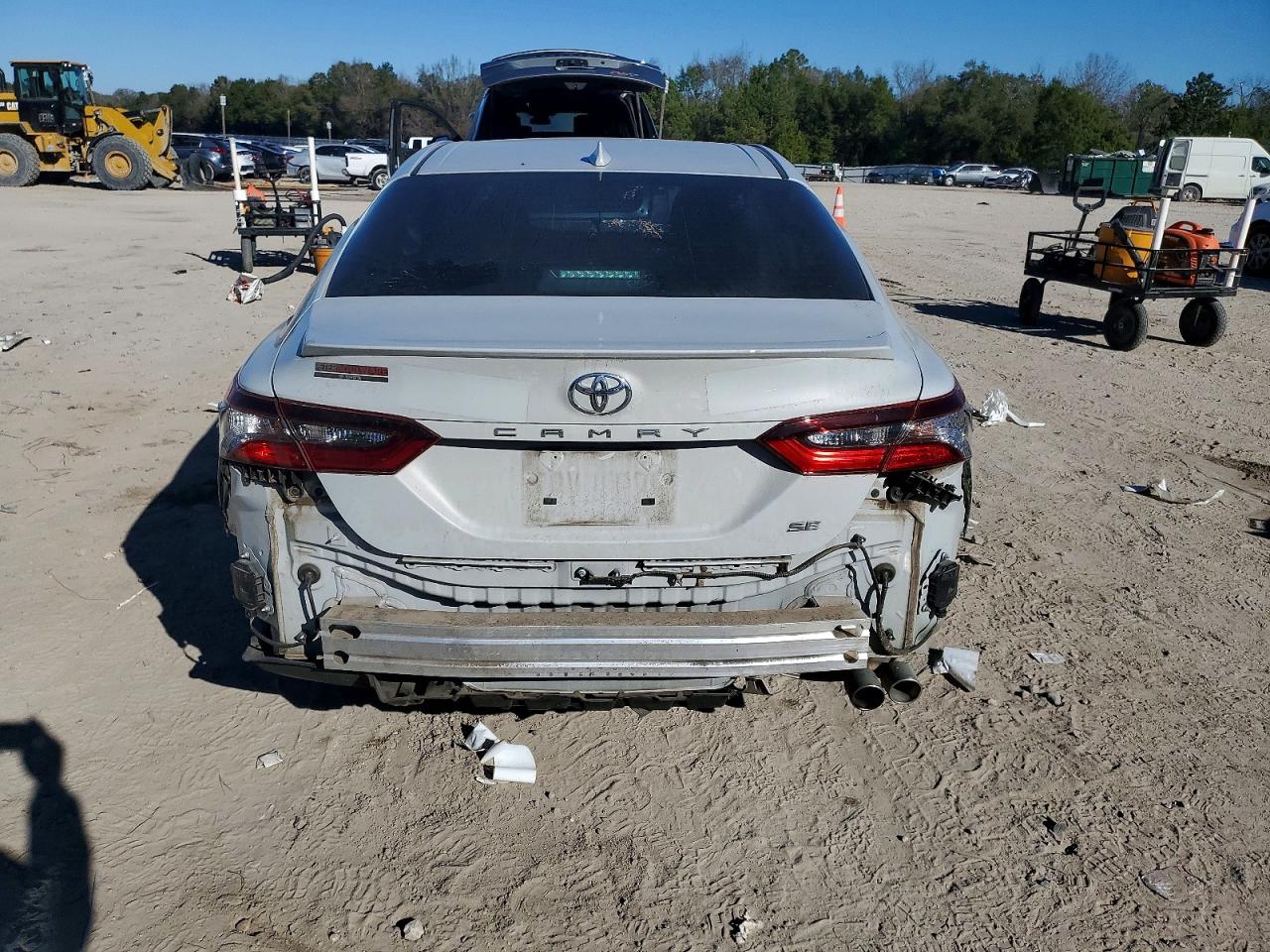 2022 TOYOTA CAMRY SE photo 6