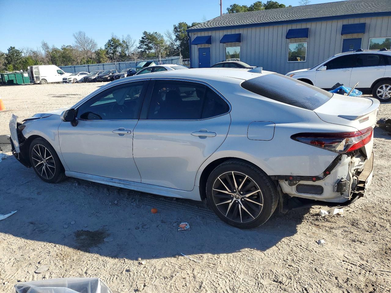 2022 TOYOTA CAMRY SE photo 2