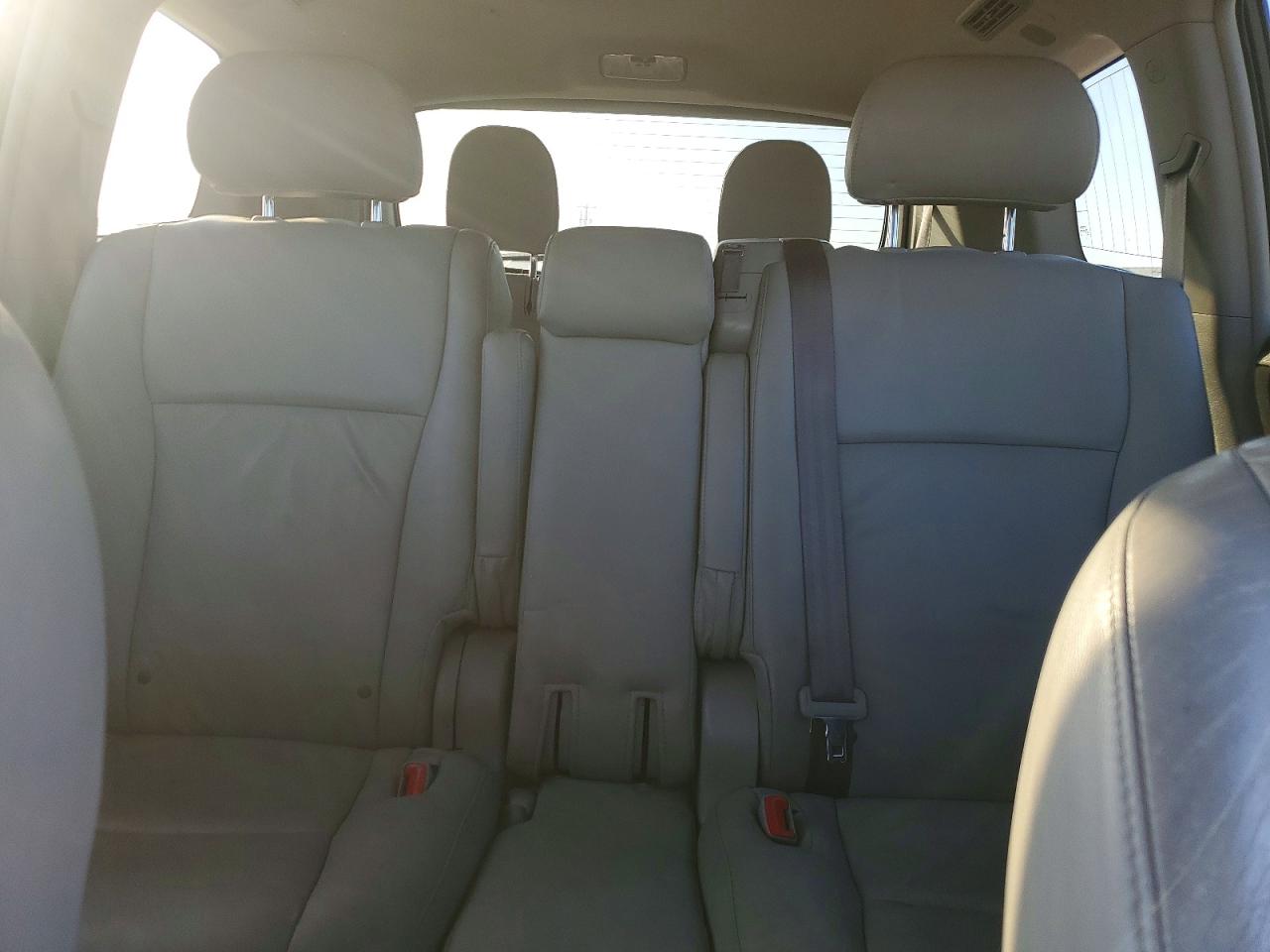 2013 TOYOTA HIGHLANDER BASE photo 28