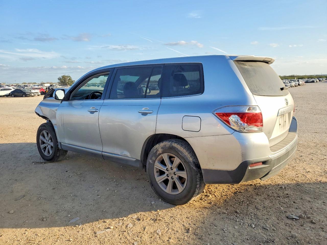 2013 TOYOTA HIGHLANDER BASE photo 4