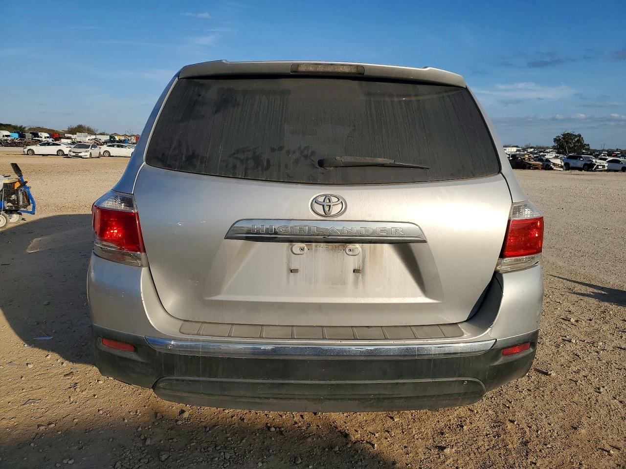 2013 TOYOTA HIGHLANDER BASE photo 16
