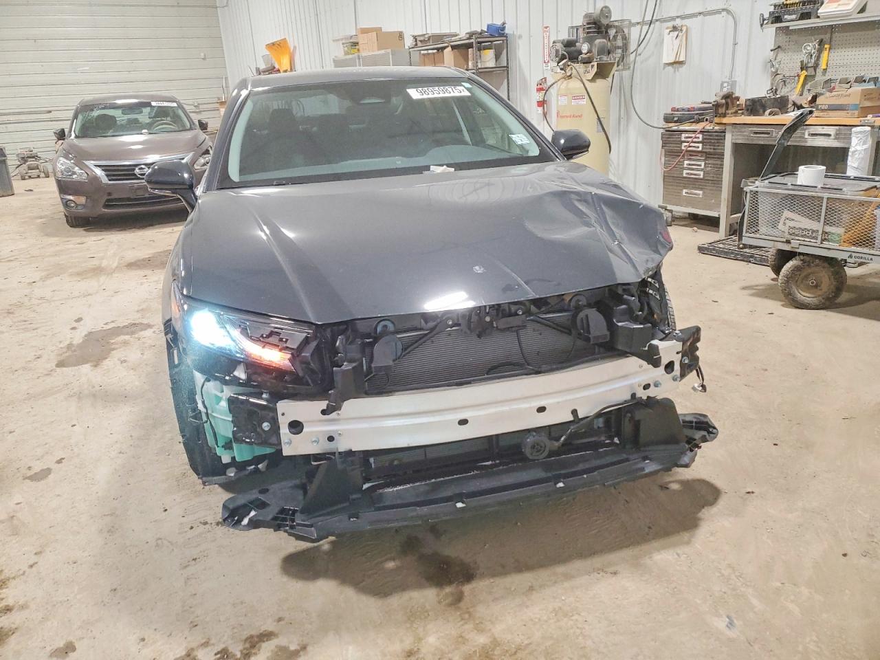 2025 TOYOTA CAMRY XSE photo 9