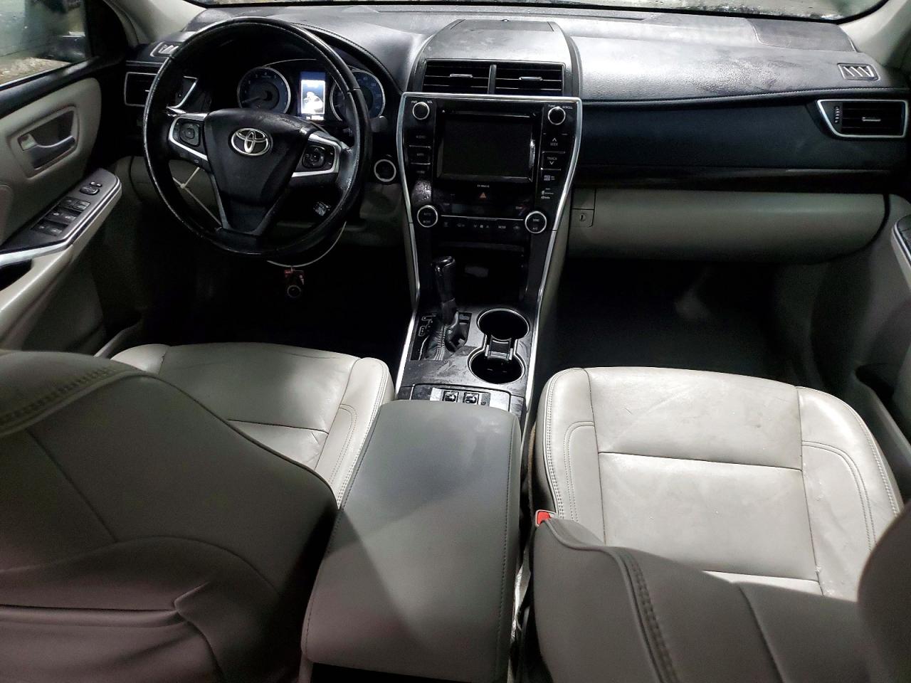 2016 TOYOTA CAMRY XSE photo 8
