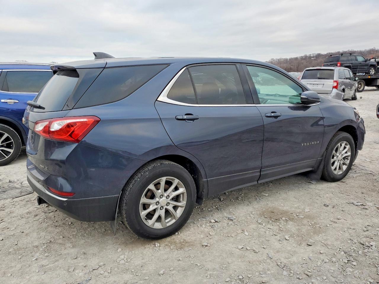2018 CHEVROLET EQUINOX LT photo 3