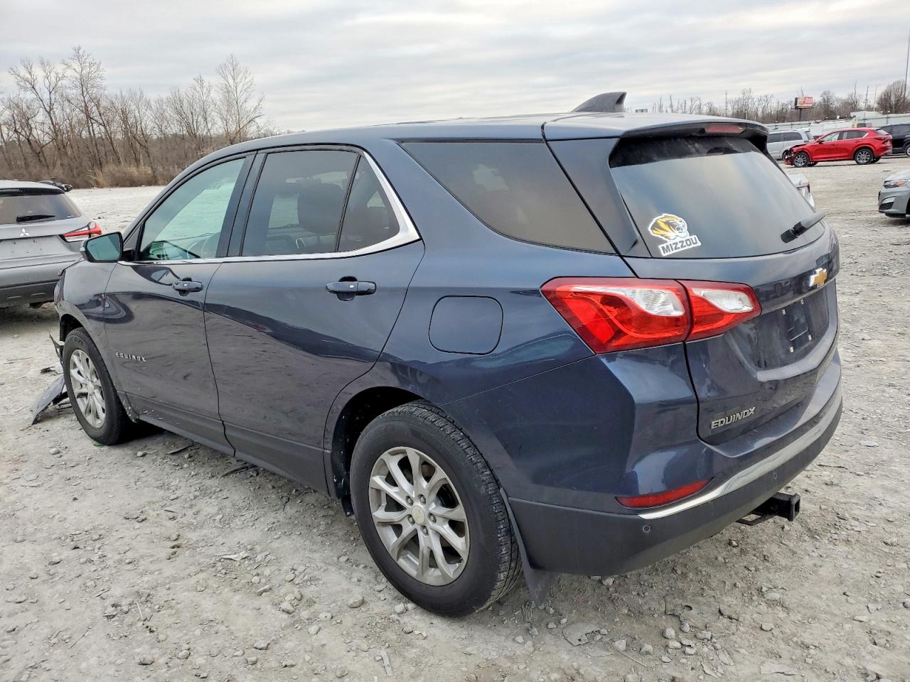 2018 CHEVROLET EQUINOX LT photo 2