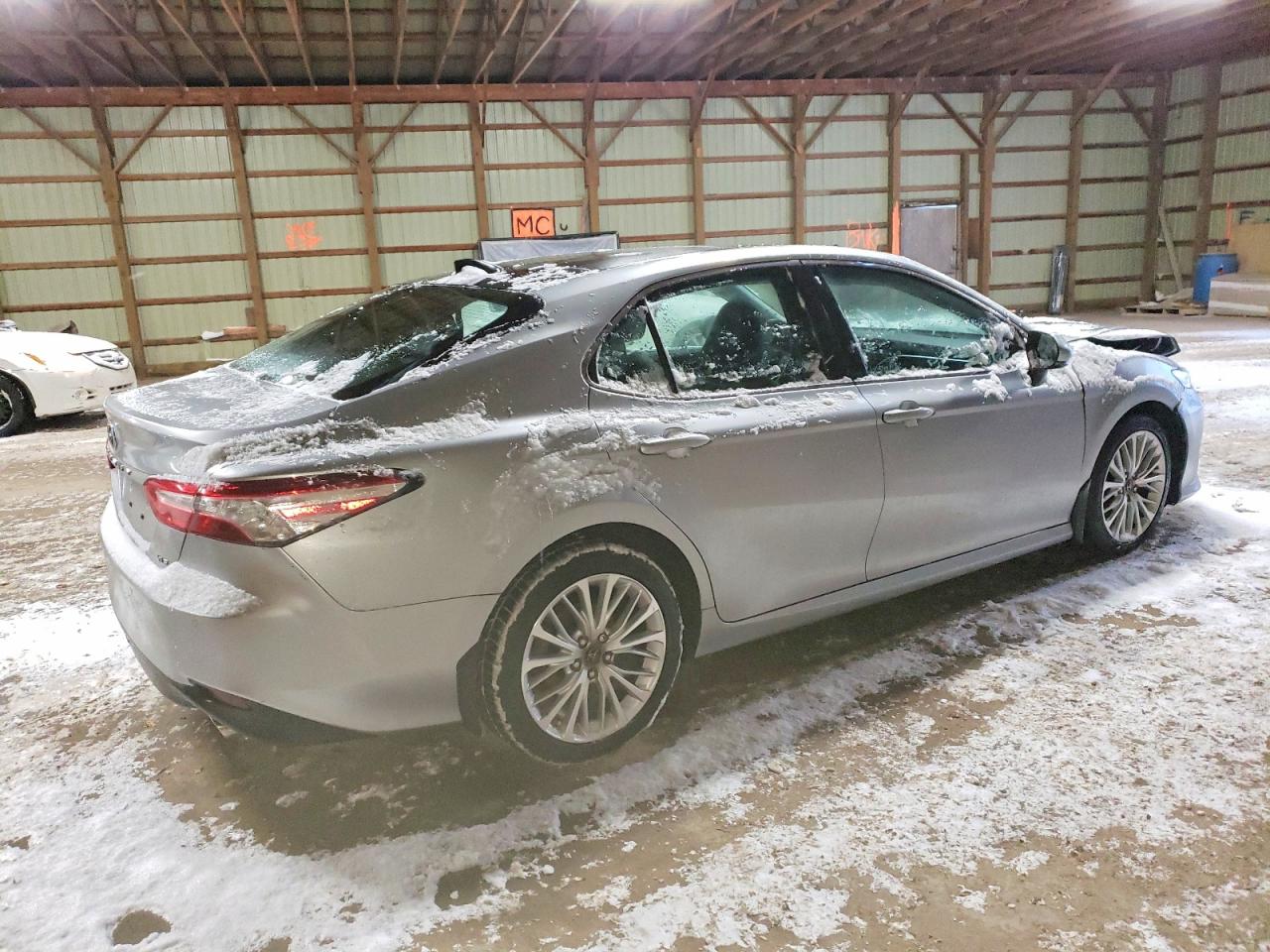 2018 TOYOTA CAMRY L photo 3