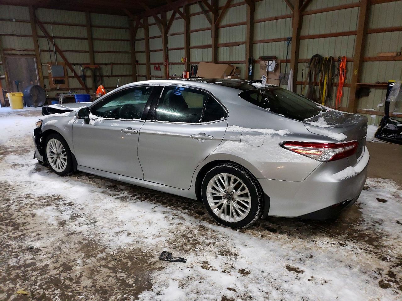 2018 TOYOTA CAMRY L photo 2