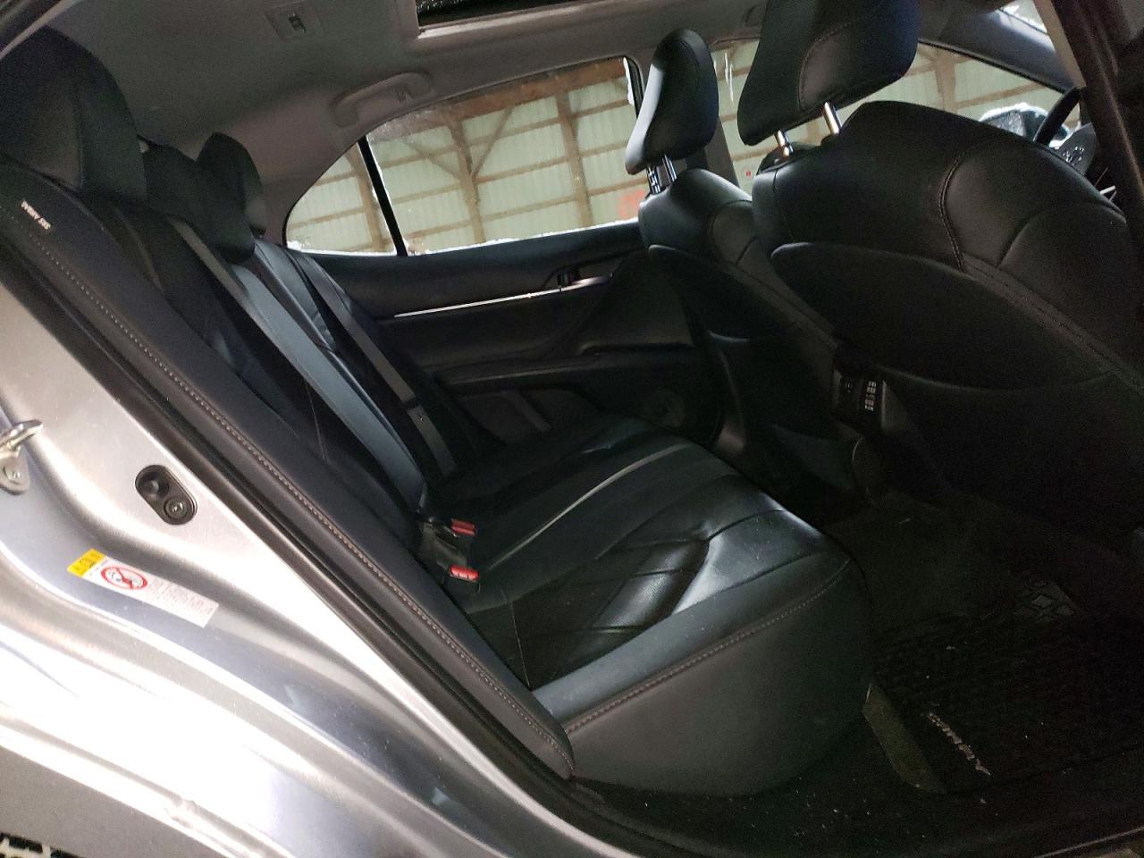 2018 TOYOTA CAMRY L photo 10