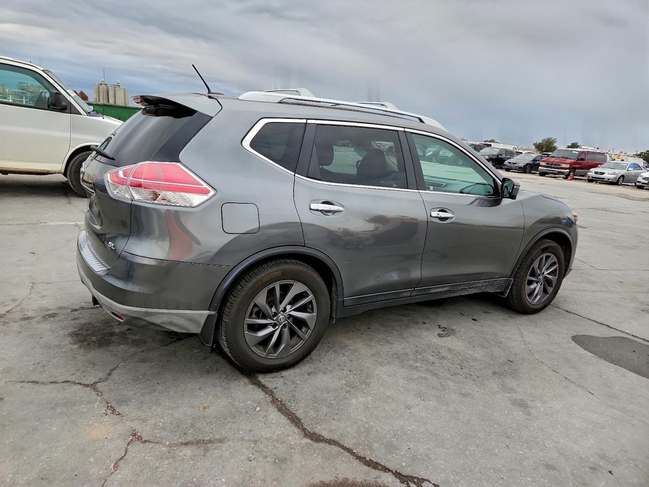 2016 NISSAN ROGUE S photo 3