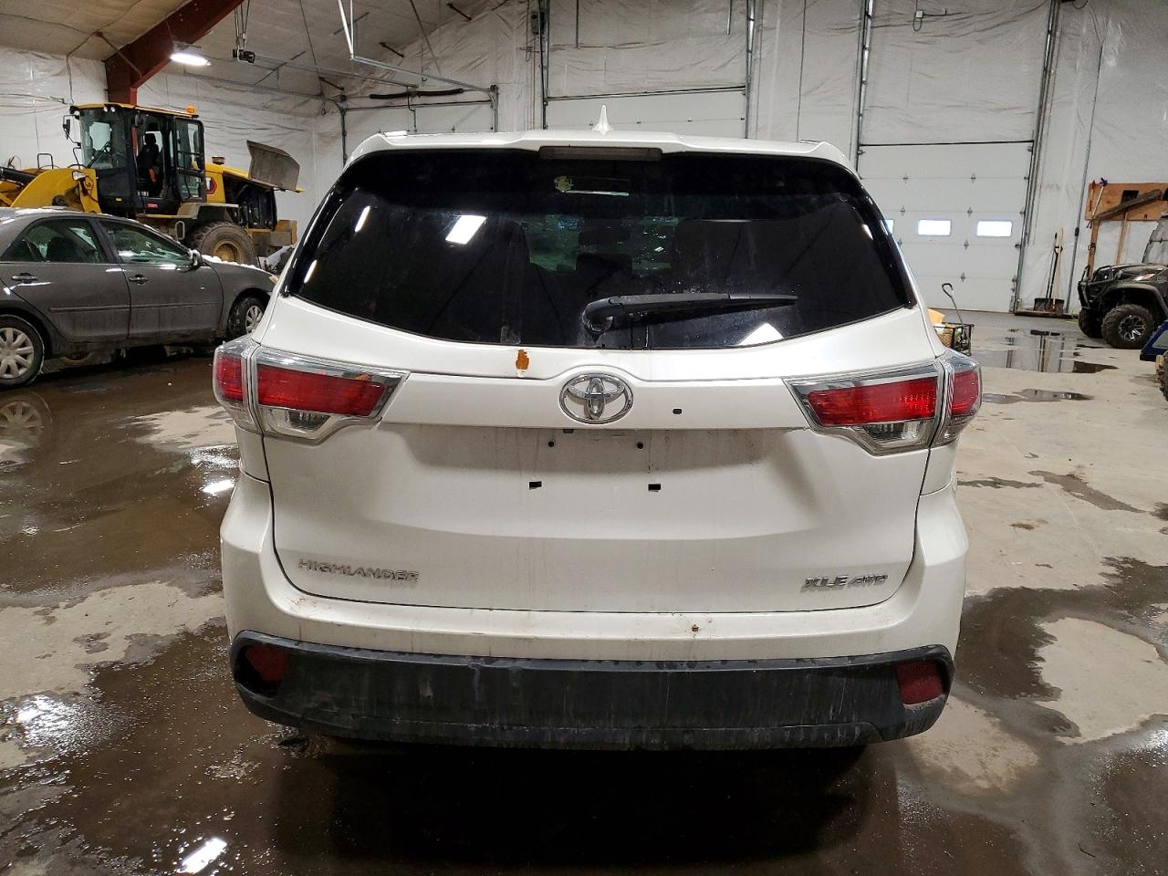 2016 TOYOTA HIGHLANDER XLE photo 6