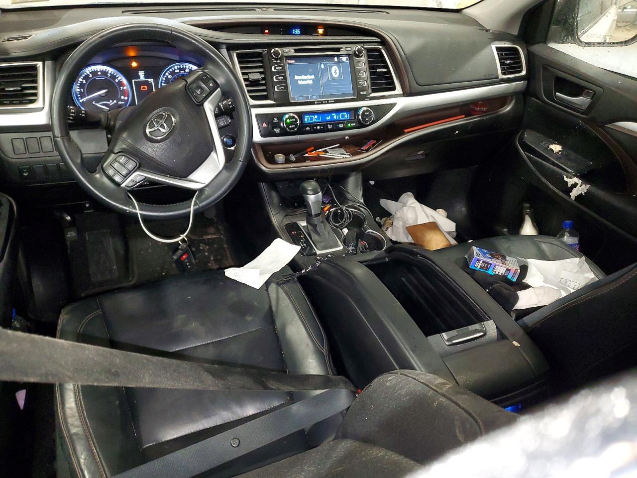 2016 TOYOTA HIGHLANDER XLE photo 8