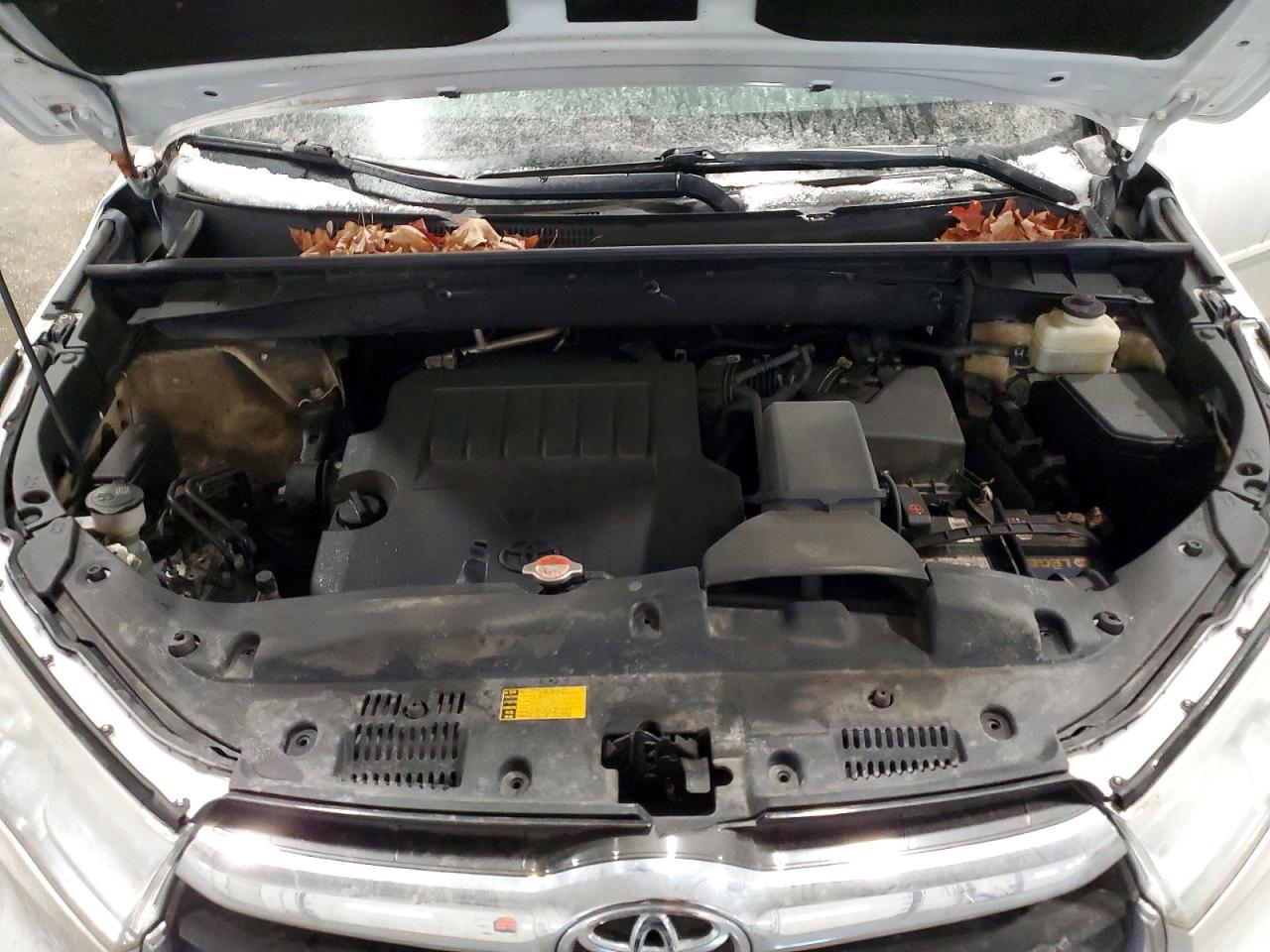 2016 TOYOTA HIGHLANDER XLE photo 12