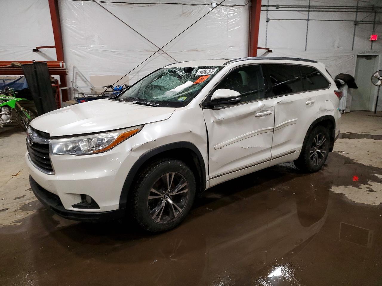 2016 TOYOTA HIGHLANDER
