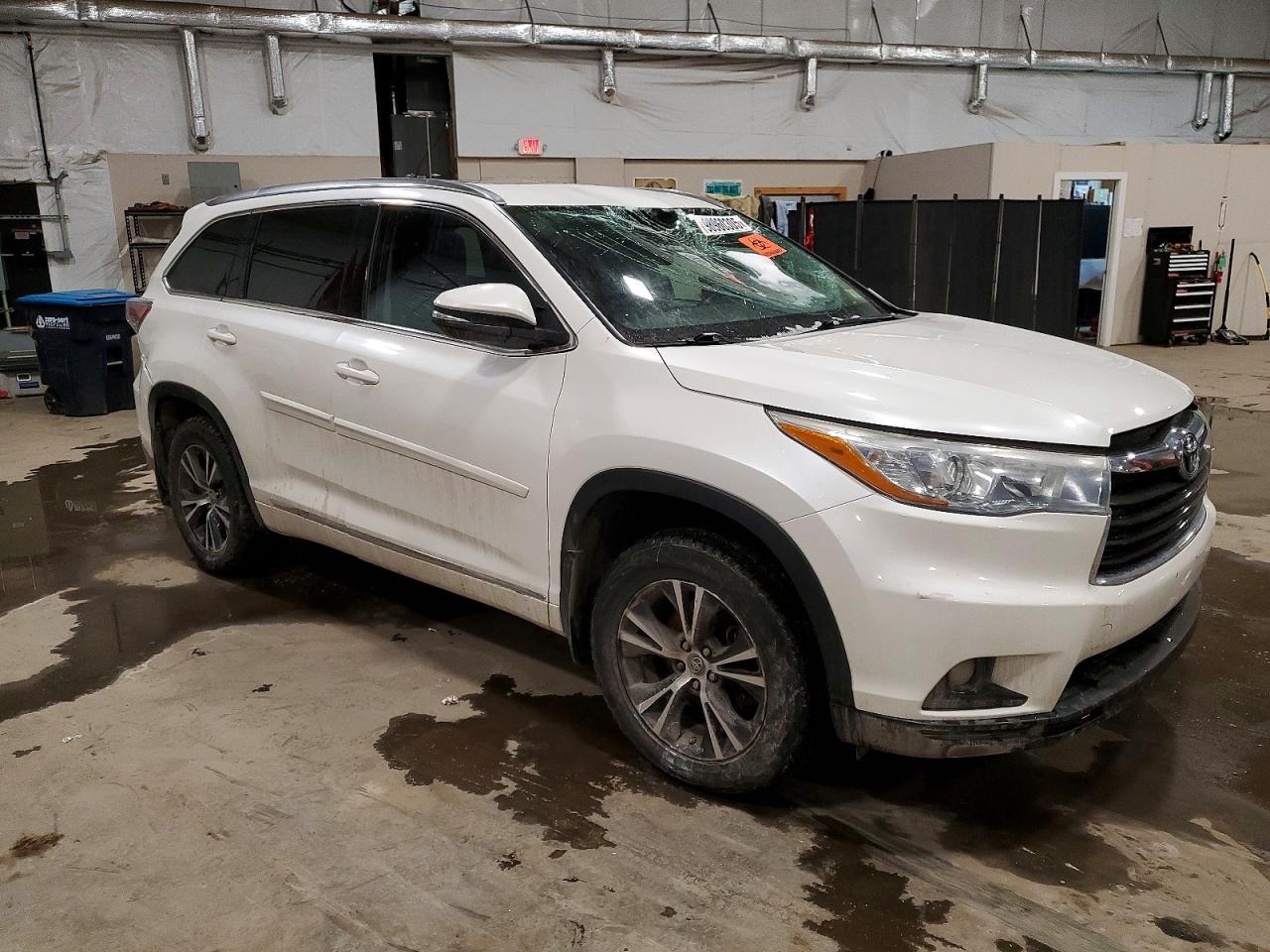 2016 TOYOTA HIGHLANDER XLE photo 4