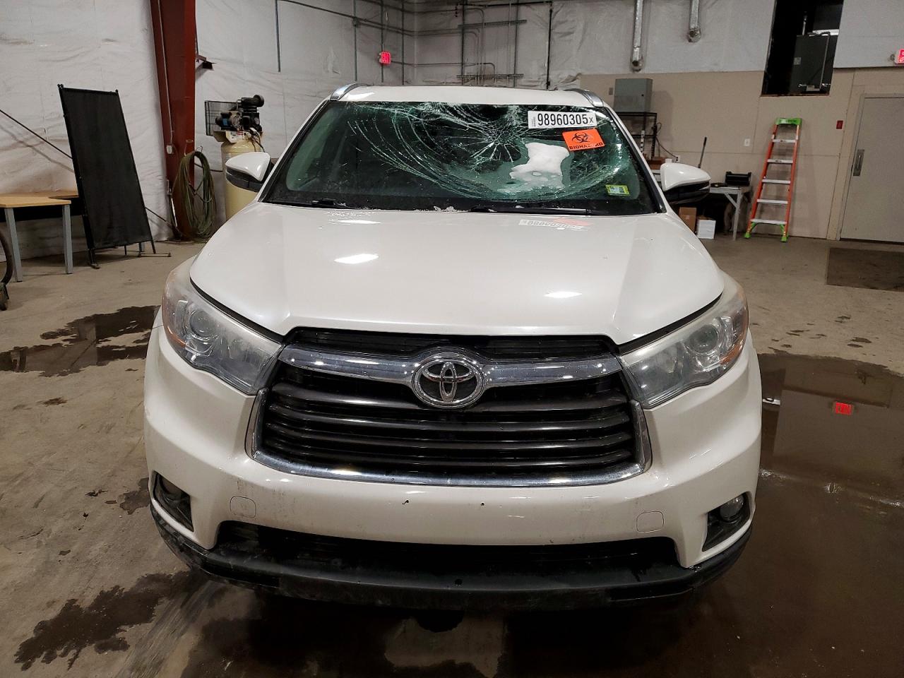 2016 TOYOTA HIGHLANDER XLE photo 5