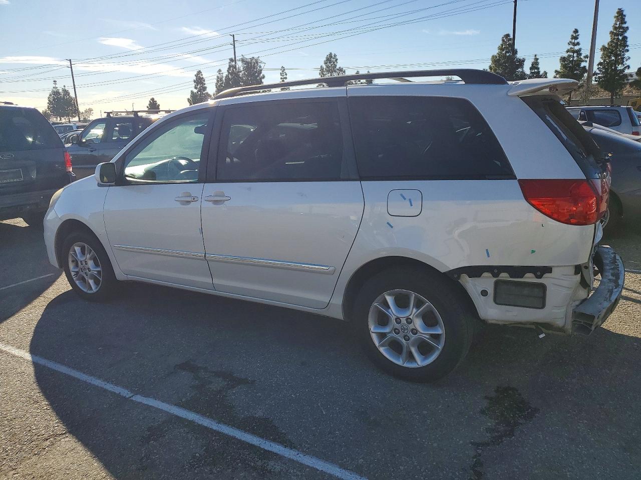 2006 TOYOTA SIENNA XLE LIMITED 7 PASSENGER photo 2