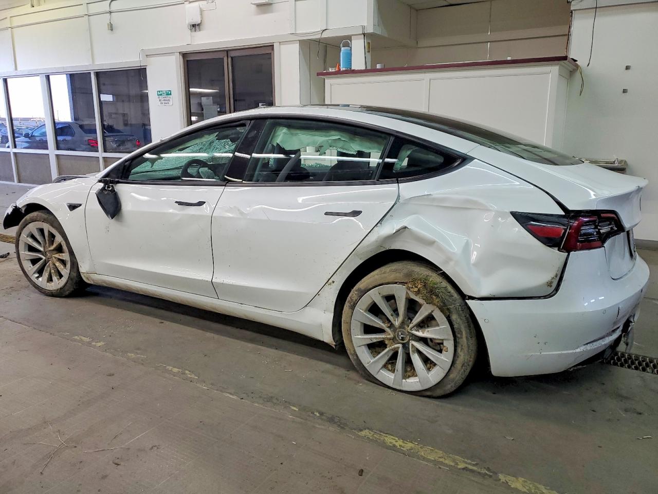 2022 TESLA MODEL 3 photo 2