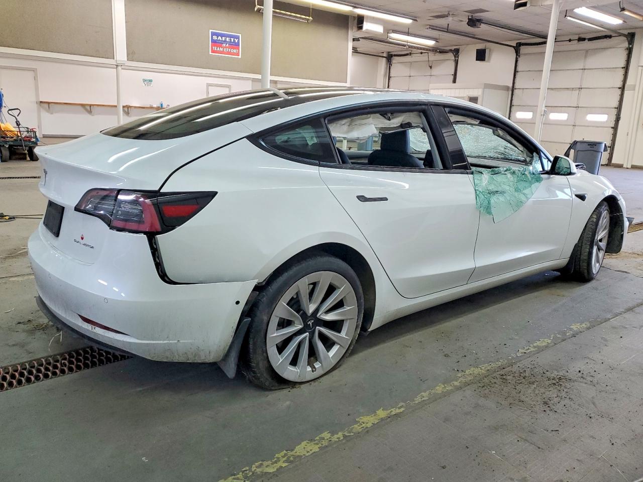 2022 TESLA MODEL 3 photo 3