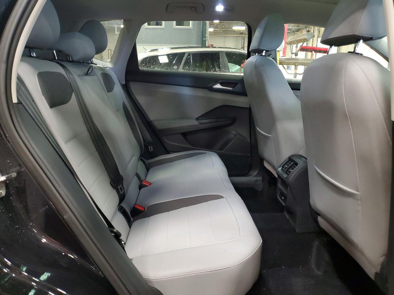 2024 VOLKSWAGEN TAOS SE photo 11