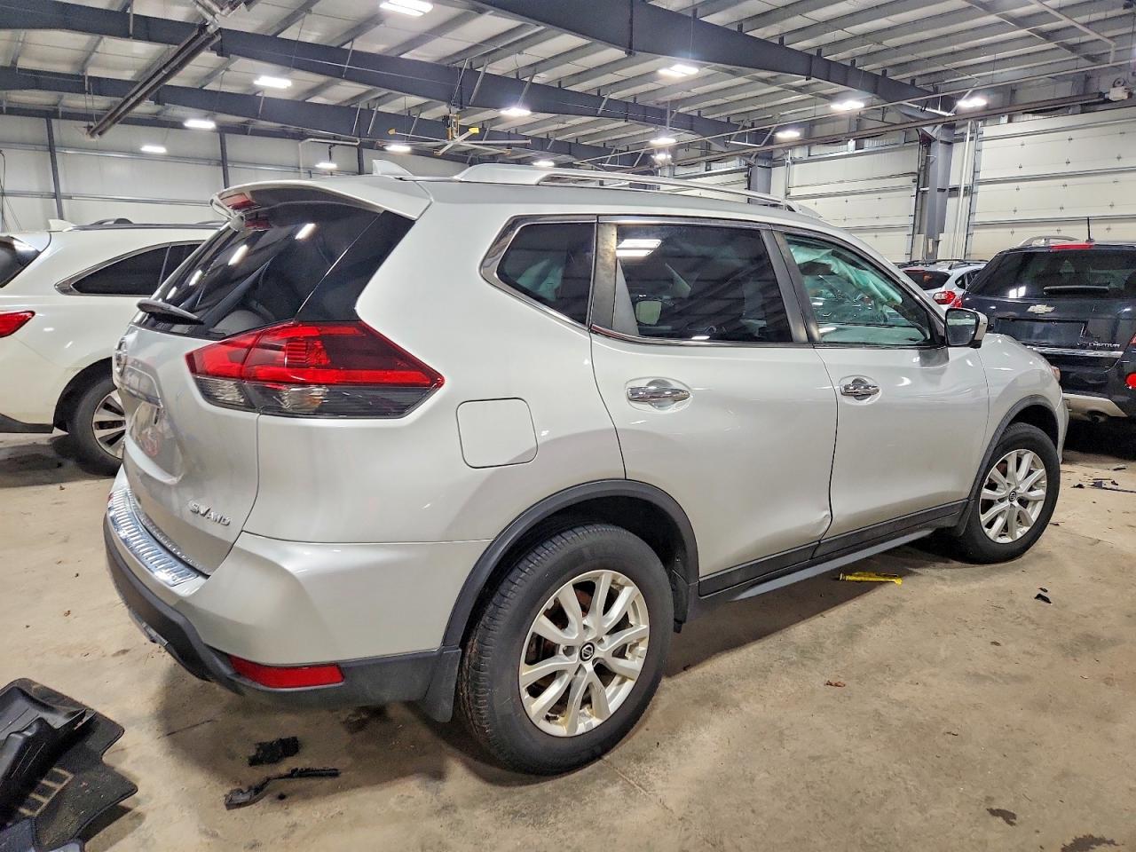 2018 NISSAN ROGUE S photo 5