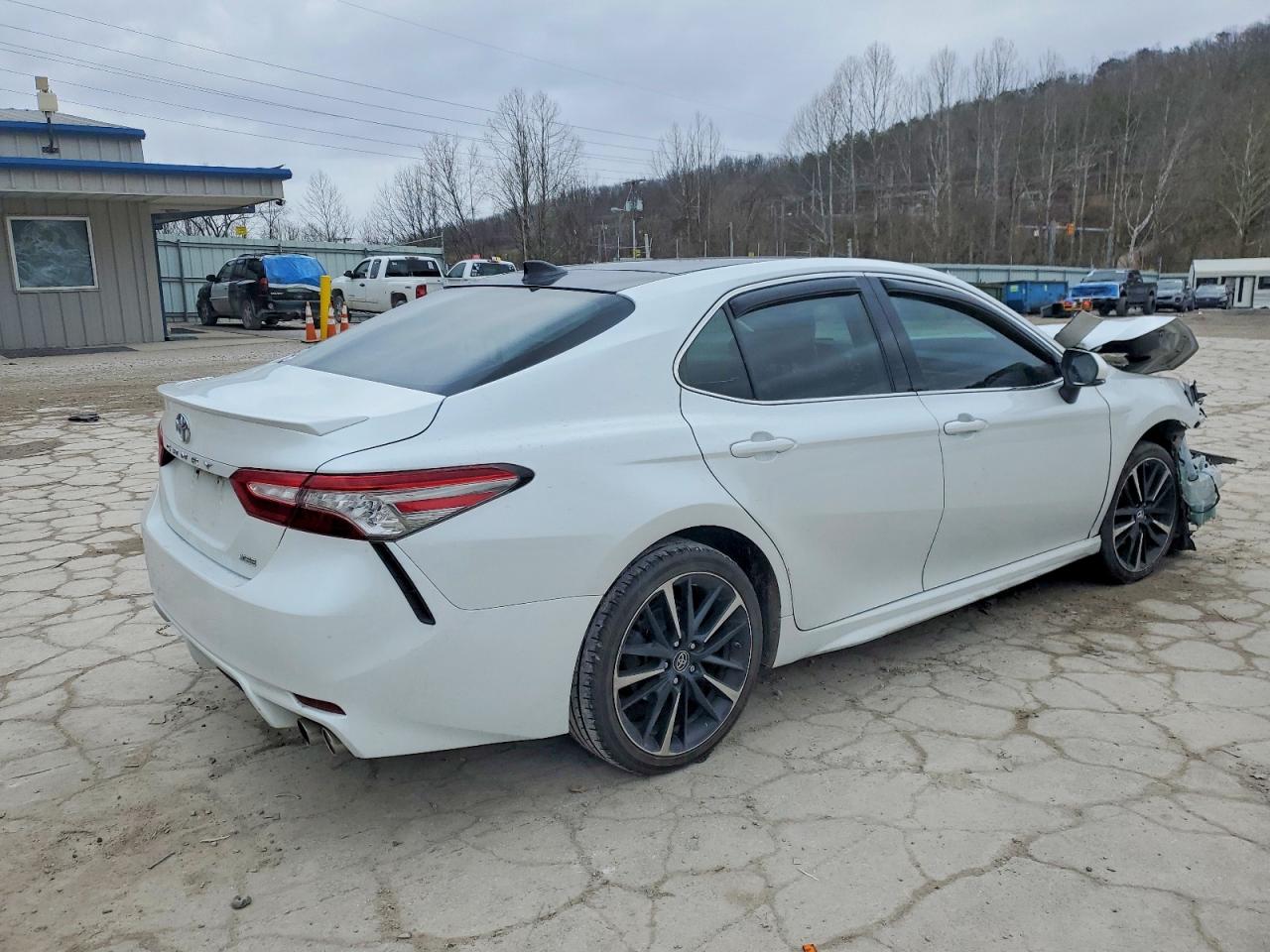 2019 TOYOTA CAMRY XSE photo 3
