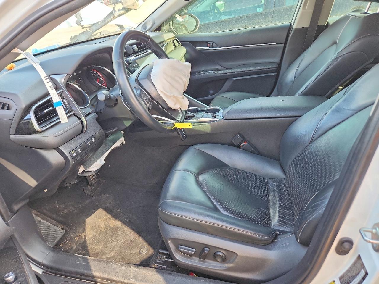 2019 TOYOTA CAMRY XSE photo 7