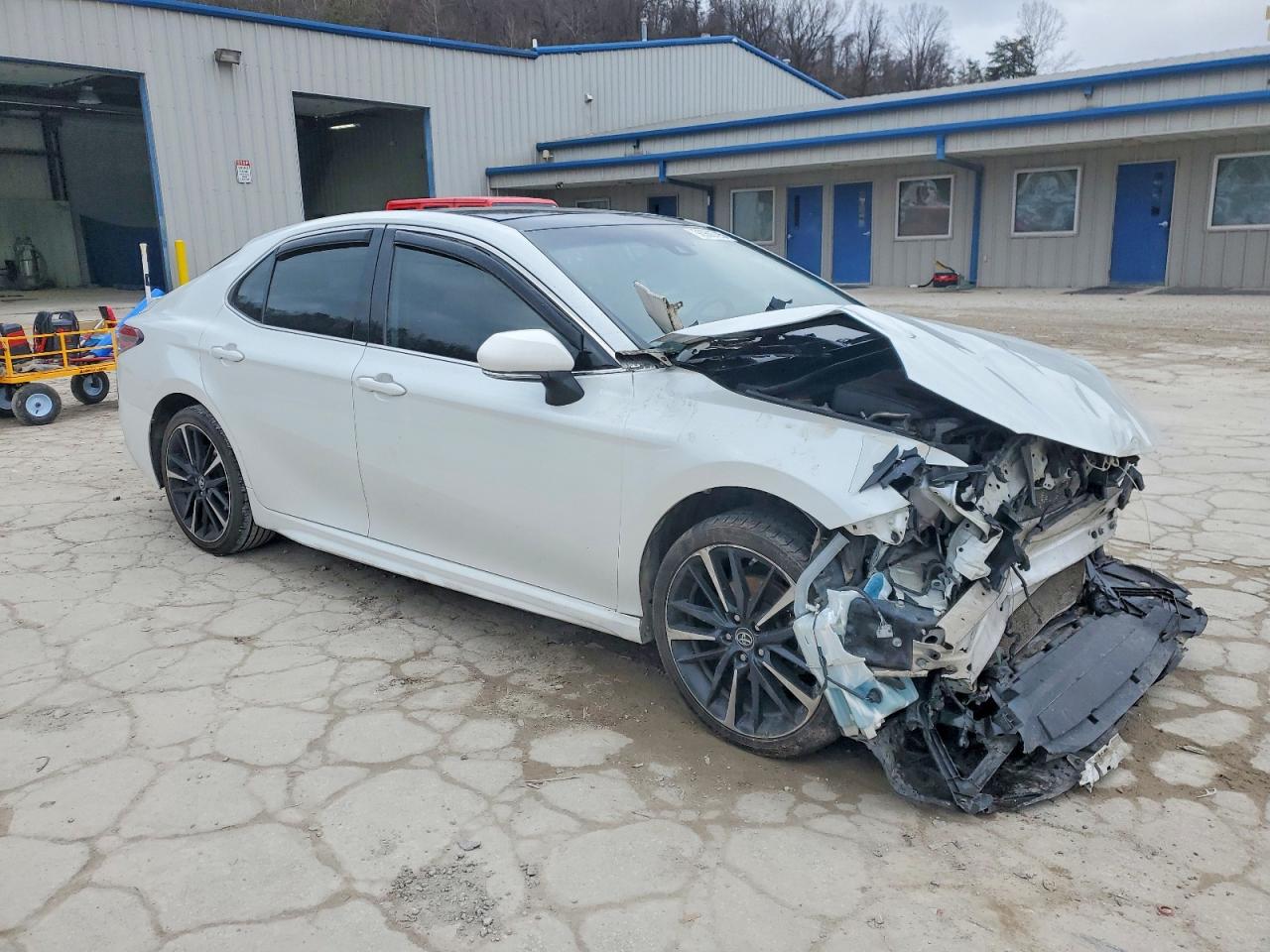 2019 TOYOTA CAMRY XSE photo 4