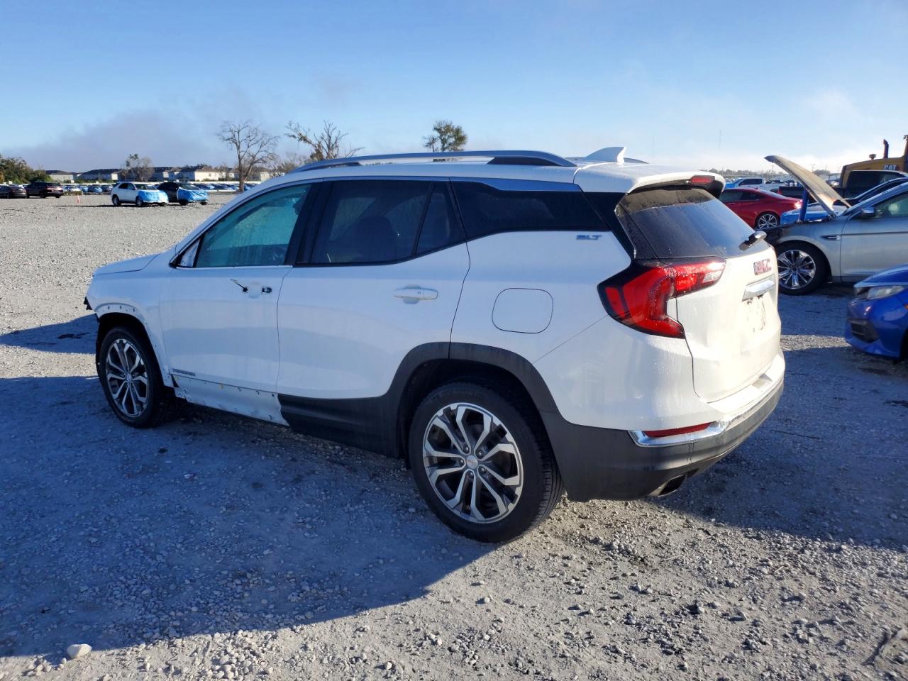 2020 GMC TERRAIN SLT photo 3