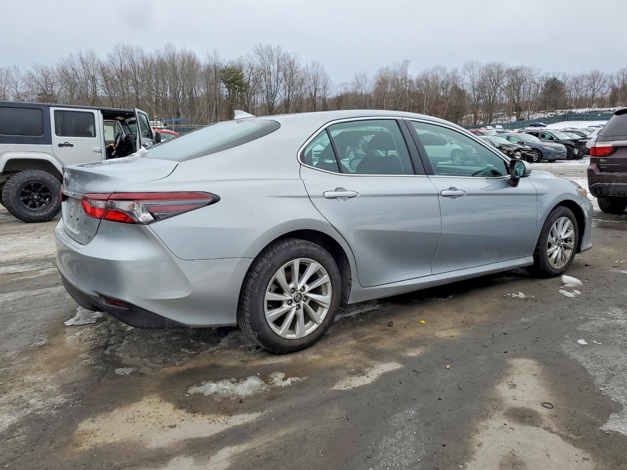 2023 TOYOTA CAMRY LE photo 3