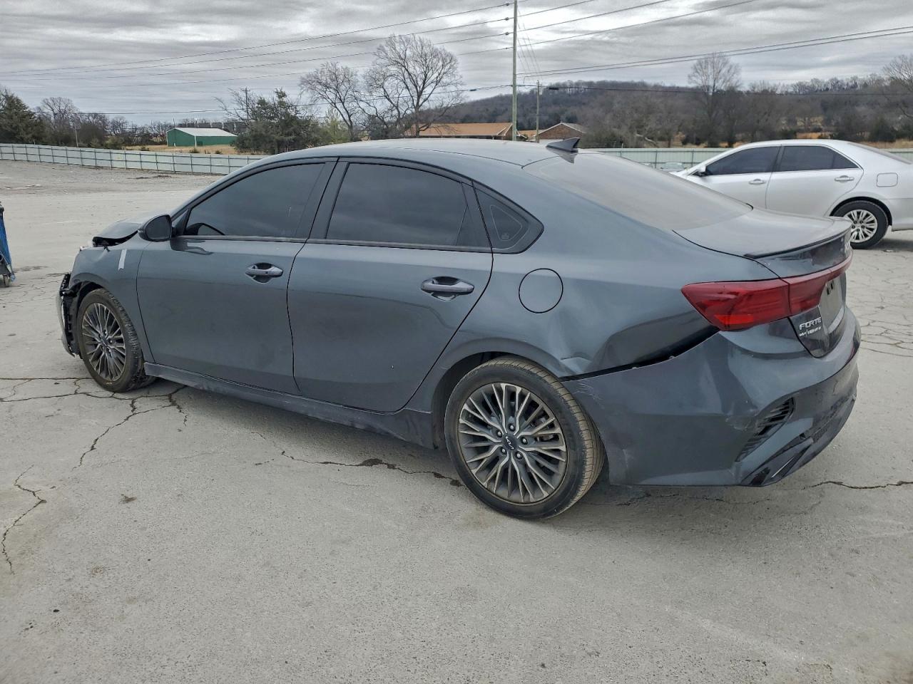 2024 KIA FORTE GT LINE photo 2