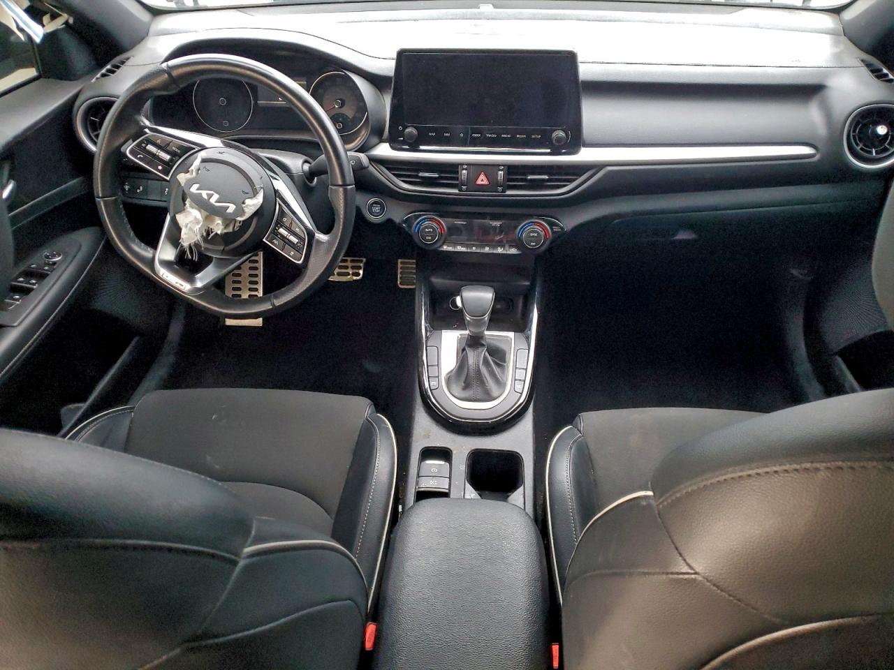 2024 KIA FORTE GT LINE photo 8
