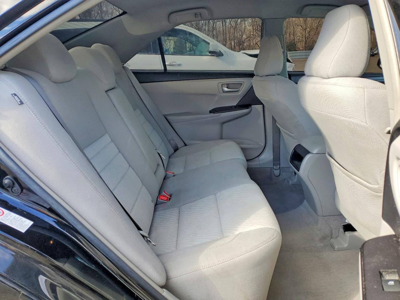 2017 TOYOTA CAMRY LE photo 10