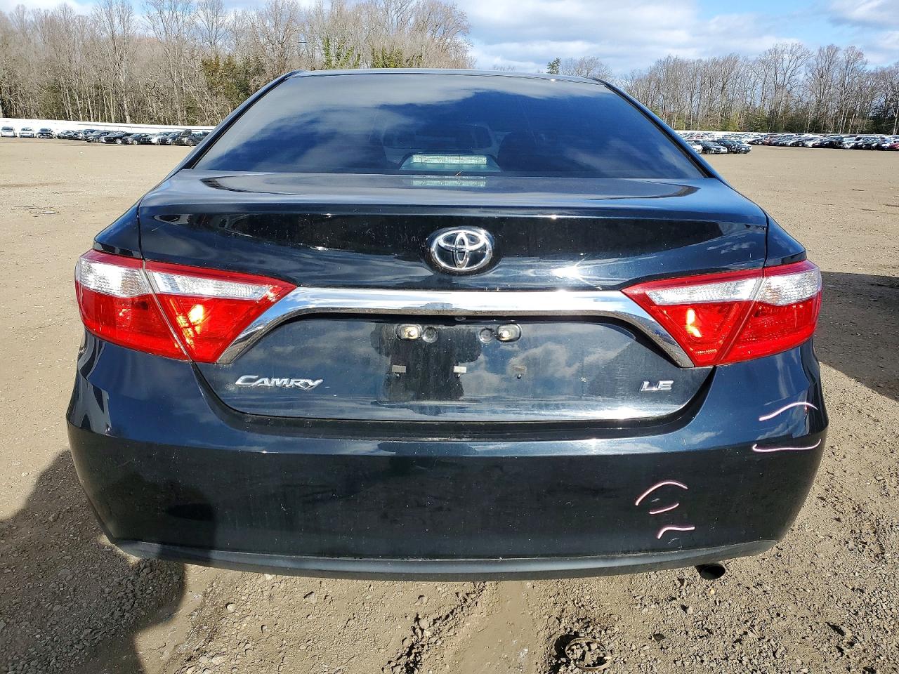 2017 TOYOTA CAMRY LE photo 6