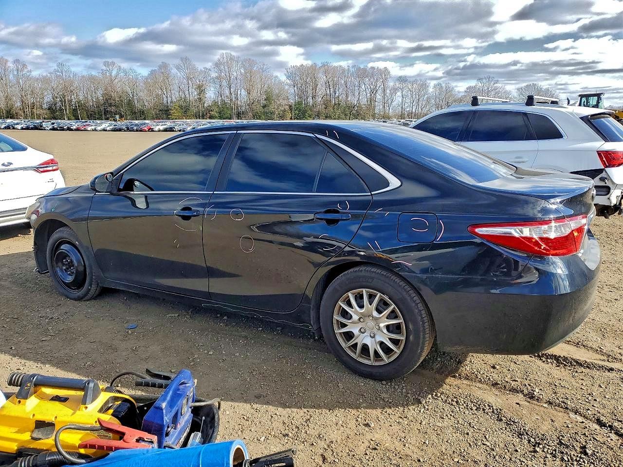 2017 TOYOTA CAMRY LE photo 2