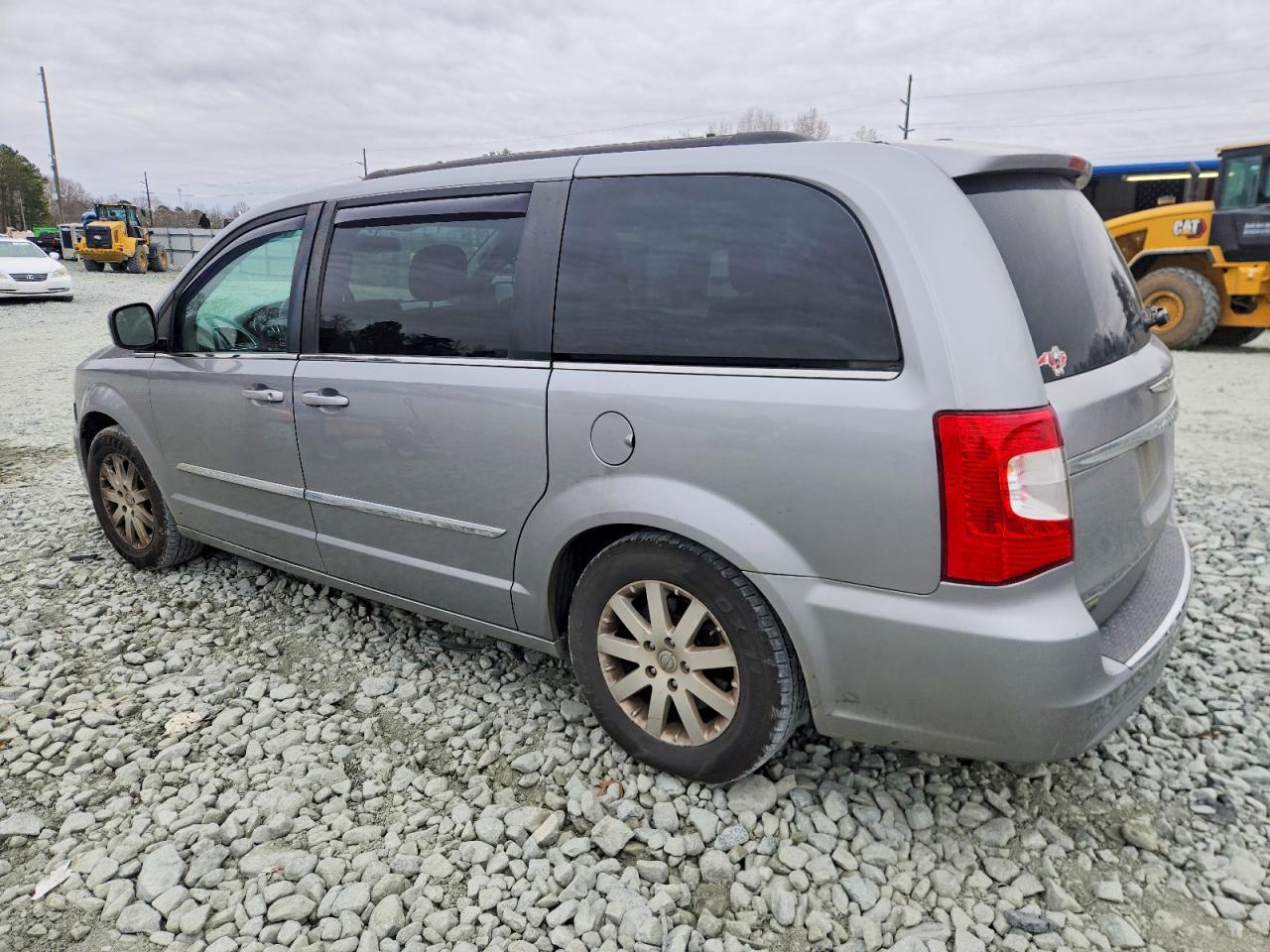 2015 CHRYSLER TOWN & COUNTRY TOURING photo 2
