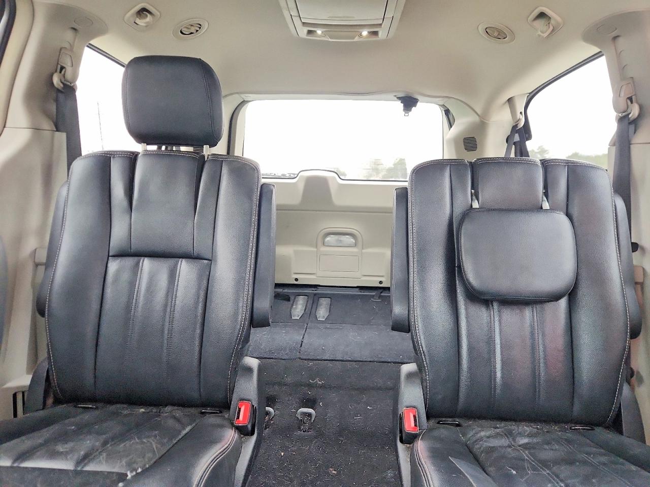 2015 CHRYSLER TOWN & COUNTRY TOURING photo 10