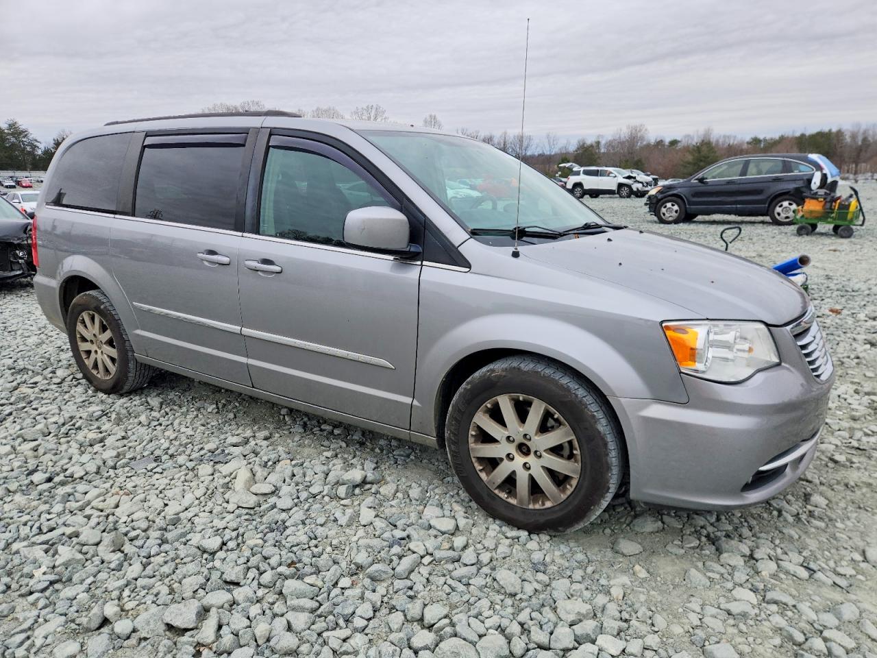 2015 CHRYSLER TOWN & COUNTRY TOURING photo 4