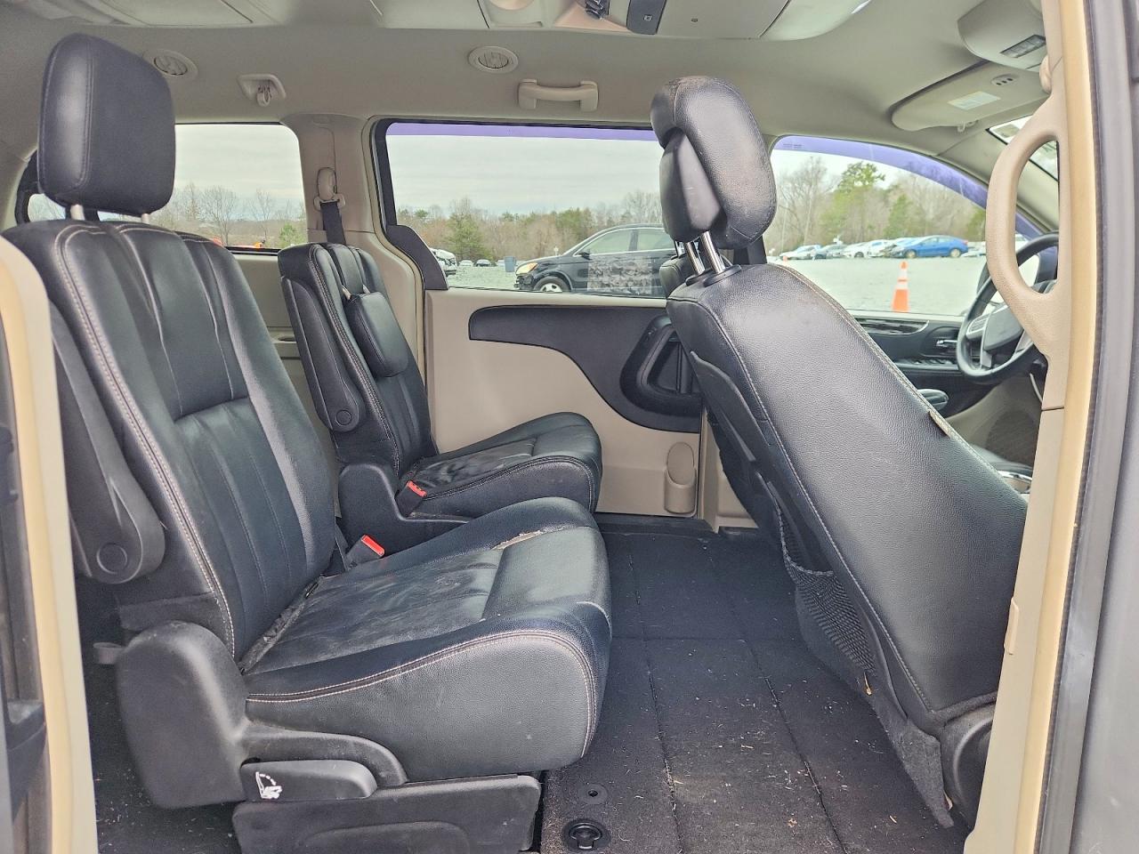 2015 CHRYSLER TOWN & COUNTRY TOURING photo 11