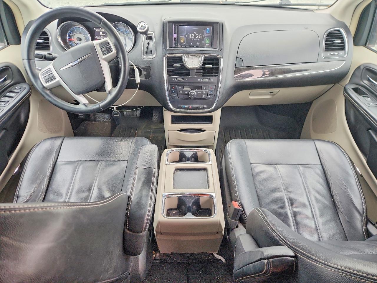 2015 CHRYSLER TOWN & COUNTRY TOURING photo 8