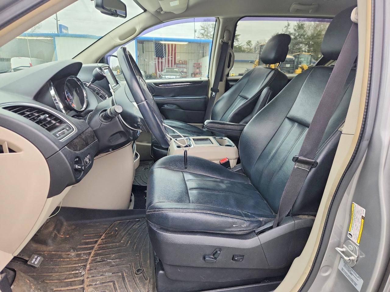 2015 CHRYSLER TOWN & COUNTRY TOURING photo 7