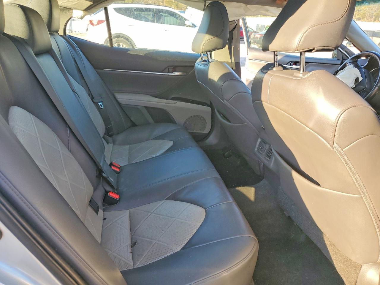 2018 TOYOTA CAMRY L photo 10