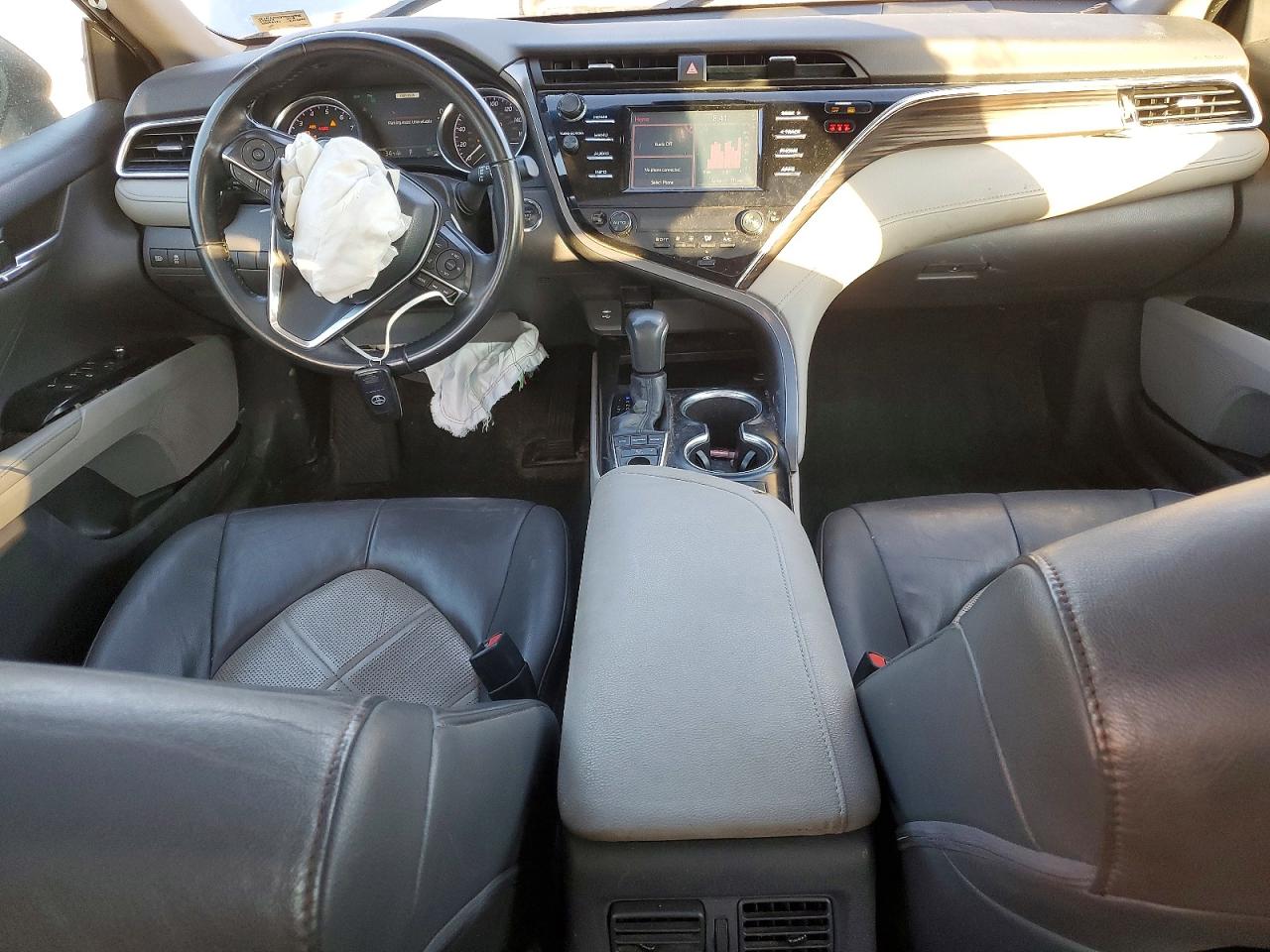 2018 TOYOTA CAMRY L photo 8