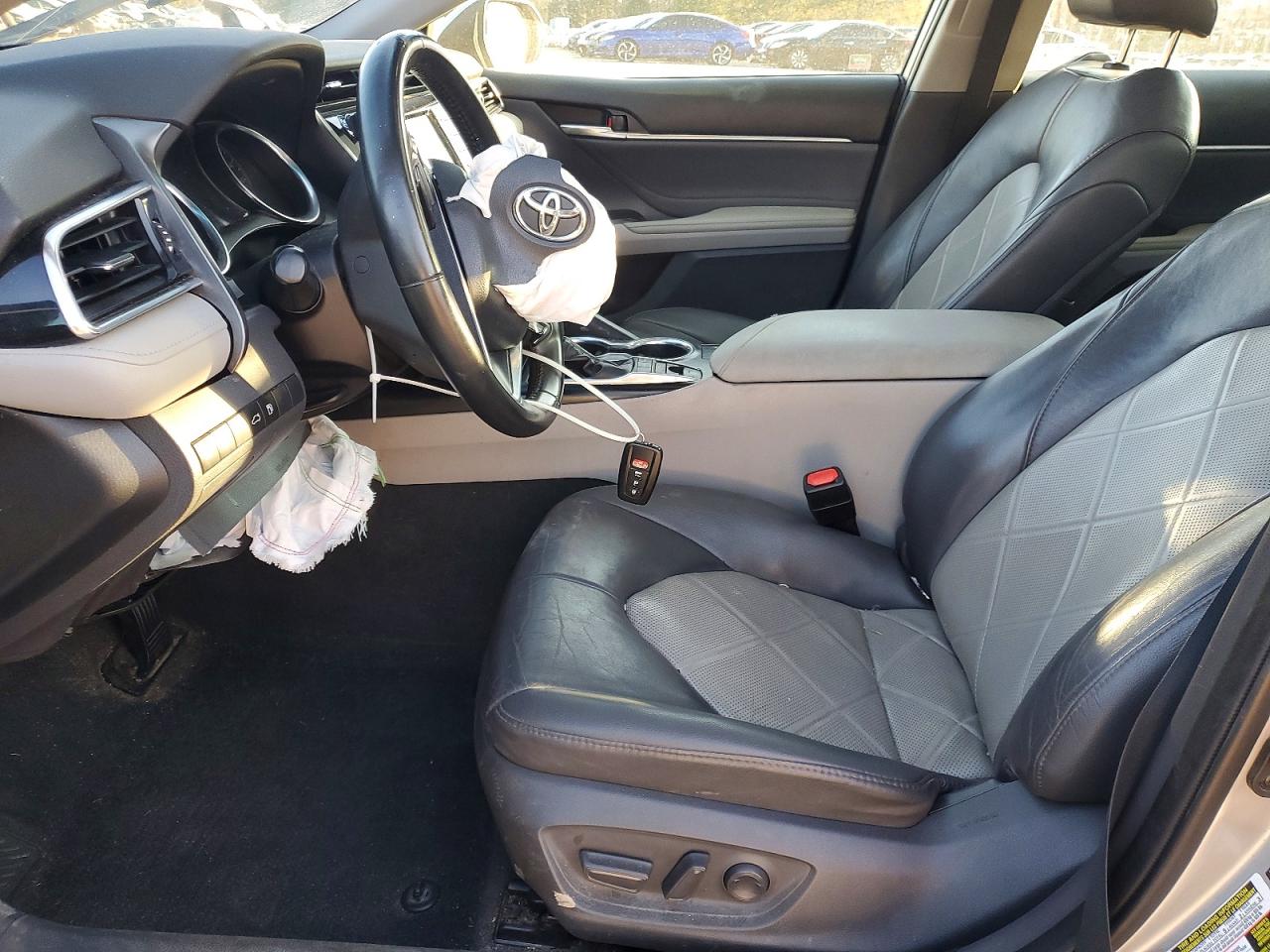 2018 TOYOTA CAMRY L photo 7