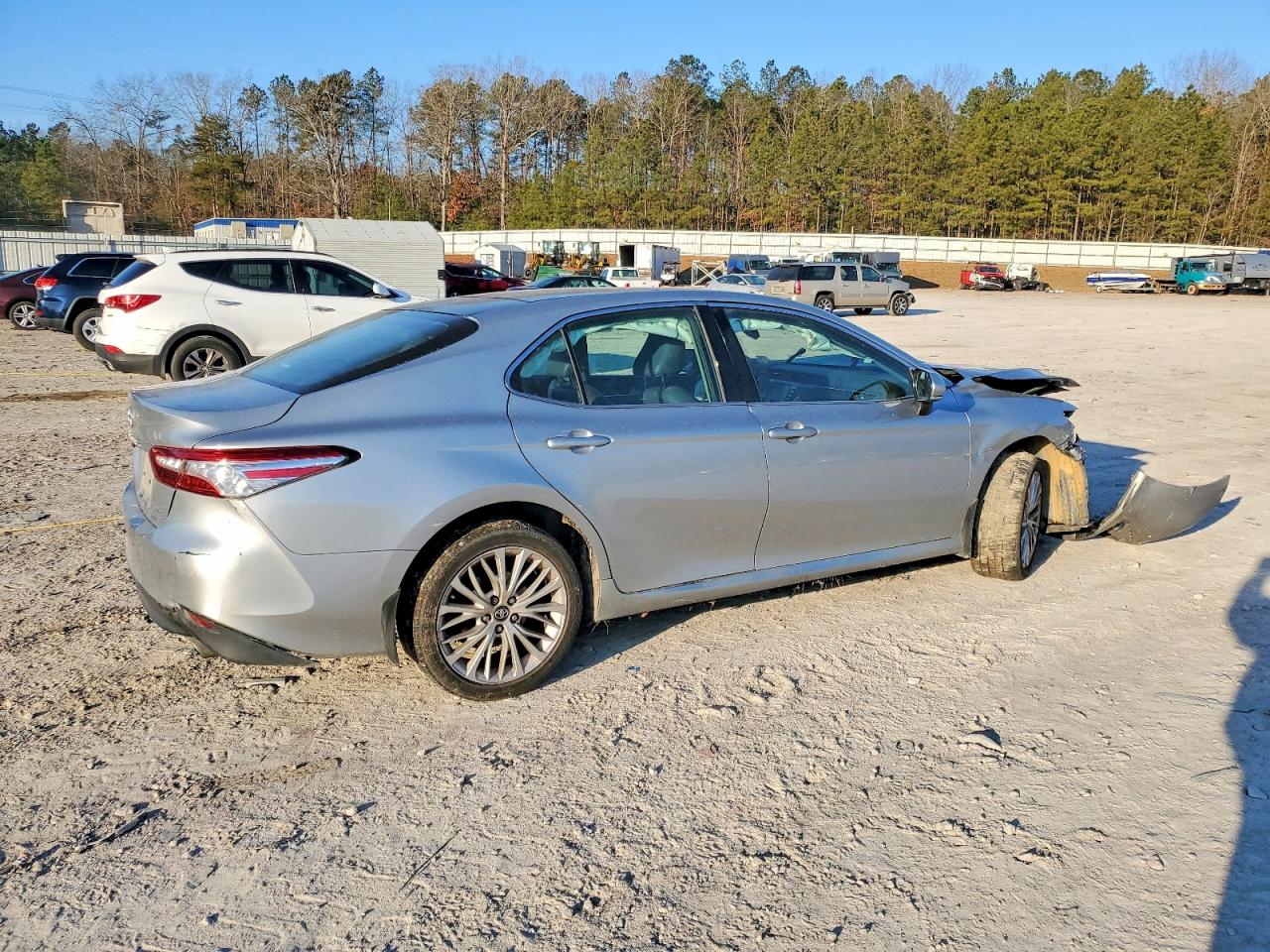 2018 TOYOTA CAMRY L photo 3