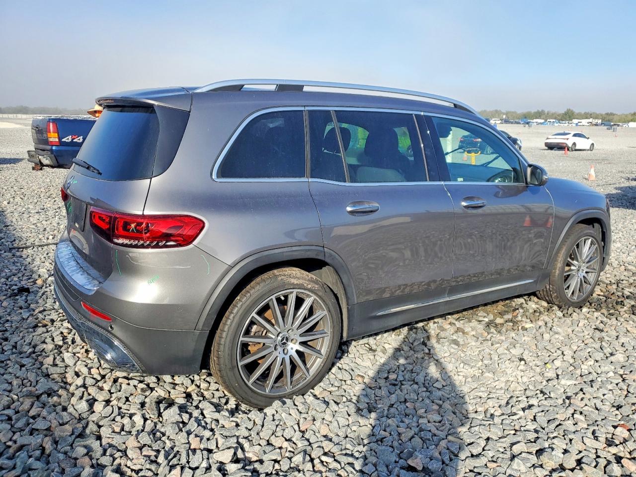 2020 MERCEDES-BENZ GLB 250 photo 3