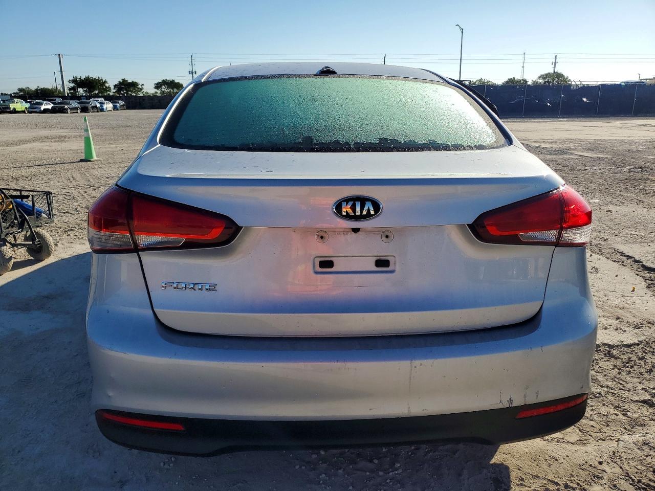 2017 KIA FORTE LX photo 11