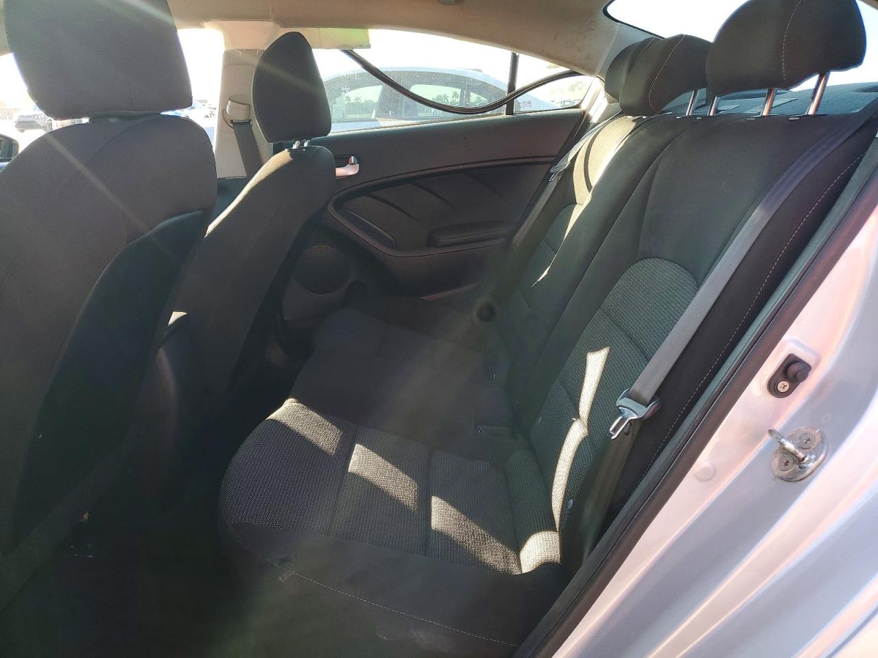 2017 KIA FORTE LX photo 19